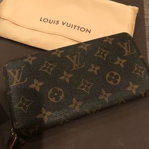 Louis Vuitton Zippy Wallet